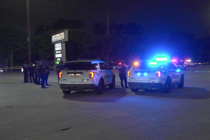 Hombre asesina a tiros al novio de su expareja durante entrega de su hijo de 3 años en Houston